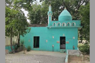 sambhal-bulldozer-action-chaman-shah-baba-mazar-government-land
